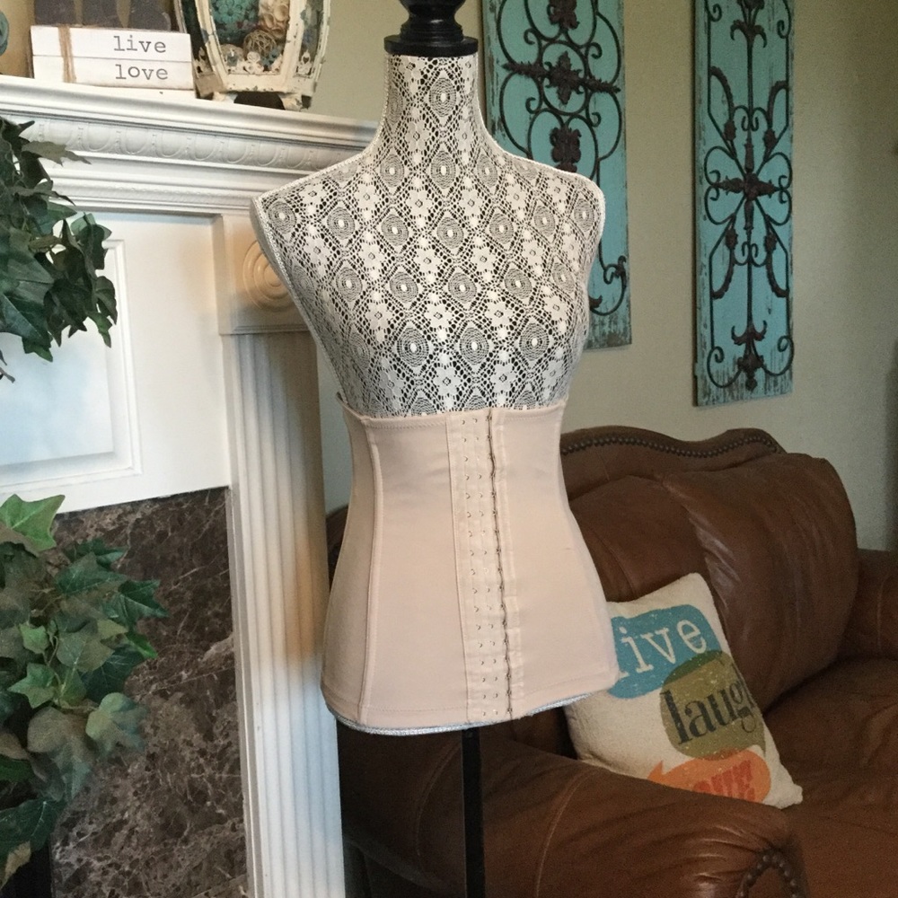 Marilyn Monroe waist cincher